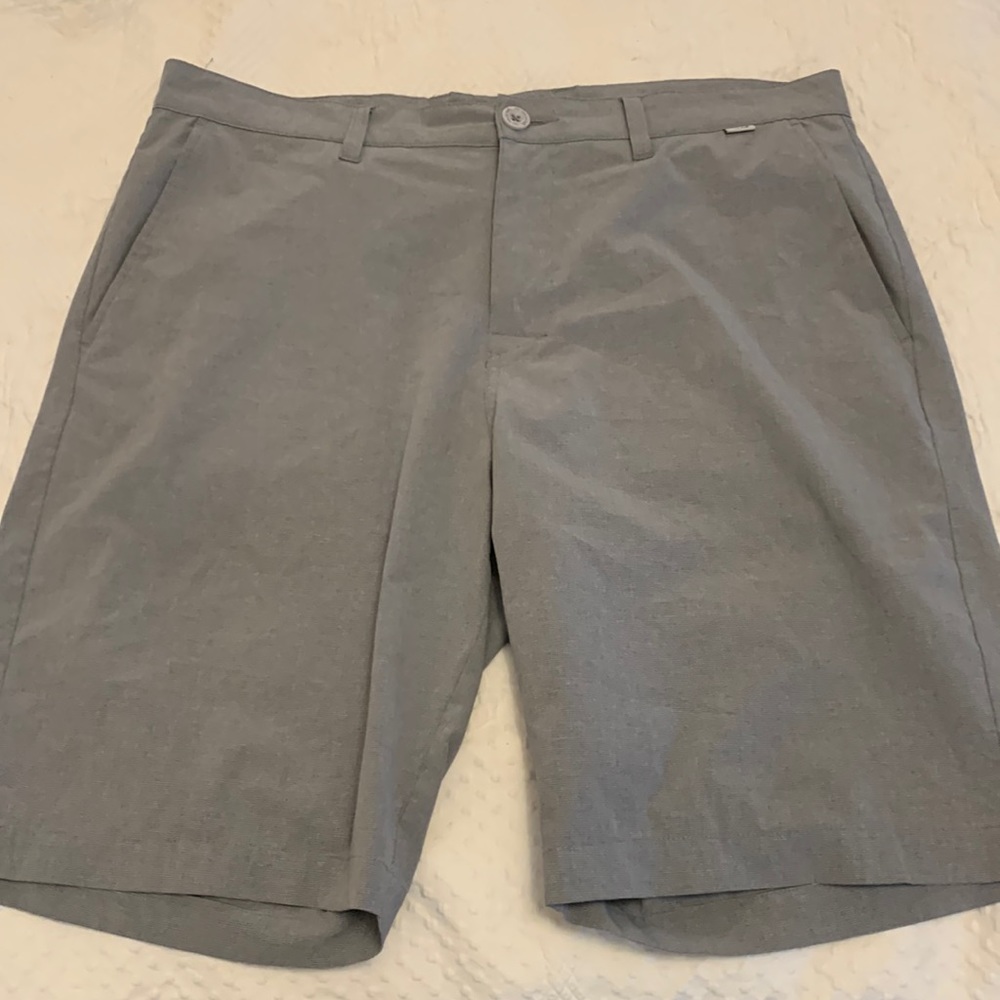 Nwot mens Travis Mathew’s shorts, size 34 in gray/blue.